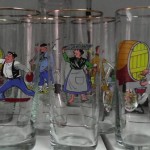 seis vasos con personajes